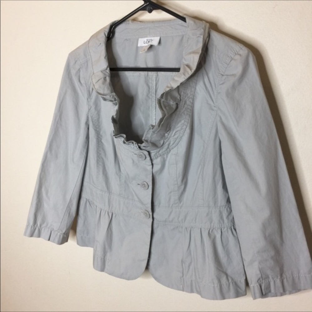 Loft Light Gray Ruffle Button Blazer Size 4 - Picture 2 of 5